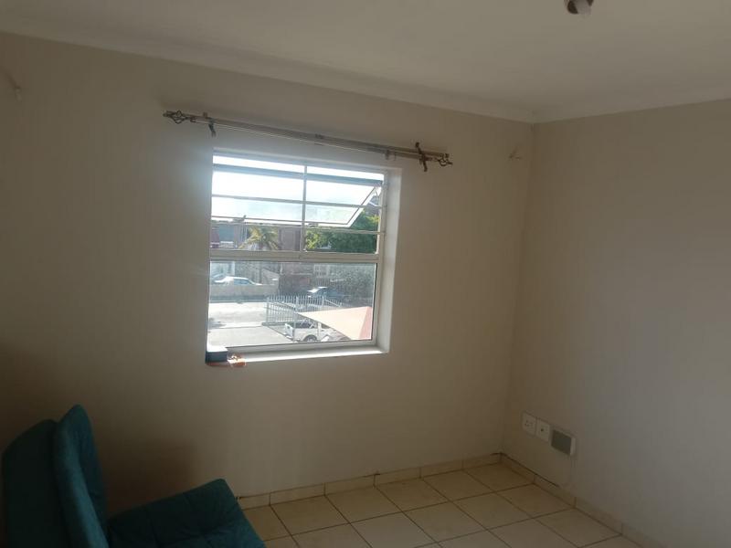 To Let 1 Bedroom Property for Rent in Goodwood Central Western Cape